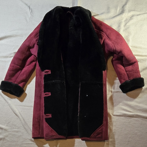 Women's Red Sheepskin Coat with Black Inside Wool - Picture 4 of 6